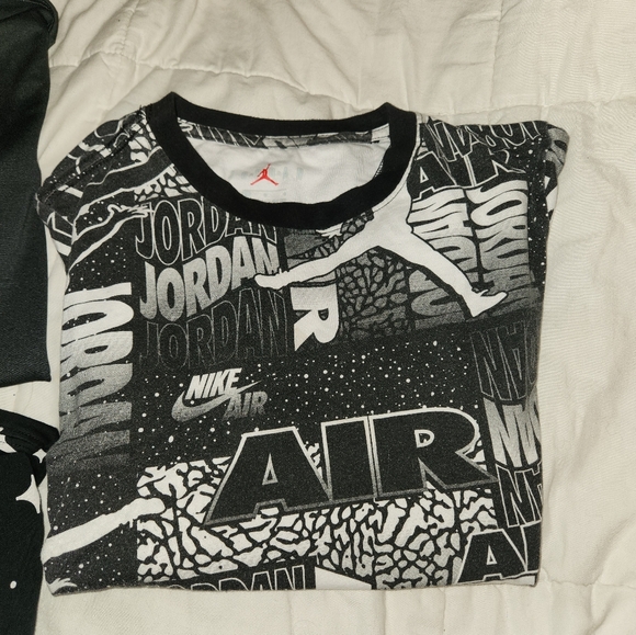 Lot of 3 Boys Nike Shirts - Picture 2 of 4